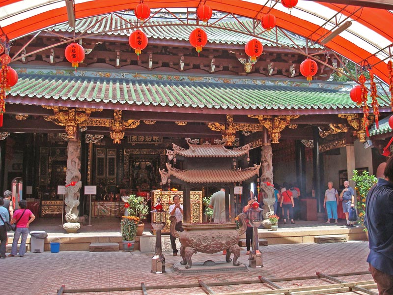 Central Prayer Hall with the Goddess of the Sea statue