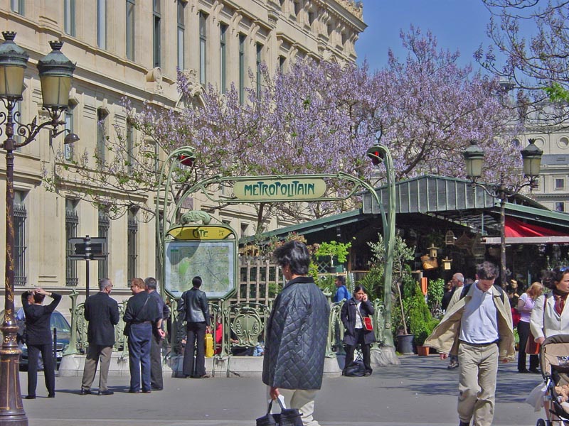 The area around the ÃŽle de la CitÃ© metro stop
